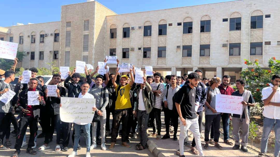 طلاب كلية الهندسة بعدن يصدرون بيانا