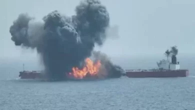 الحوثيون يشنون هجوماً على مدمرة أمريكية وثلاث سفن إمداد في خليج عدن 2