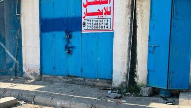 عدن.. أزمة تتسبب في إغلاق مئات المحال التجارية 4