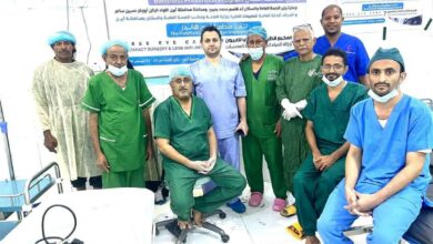 اختتام مخيم أحور الطبي في أبين: 200 عملية ناجحة لإزالة المياه البيضاء وزراعة العدسات 1