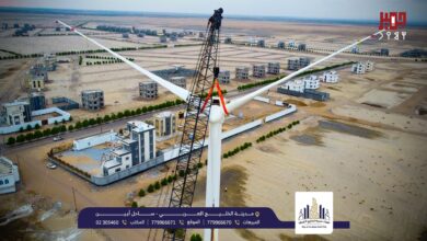 اكتمال المرحلة الأخيرة من تركيب توربين الرياح في سماء مدينة الخليج العربي 3