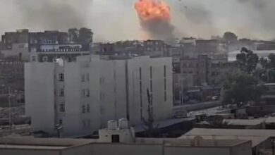 عاجل : غارات تستهدف مجمع 22 مايو في صنعاء 9