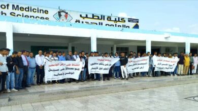 جامعة عدن تنظم وقفة احتجاجية تنديدًا بالاعتداء على أراضي الحرم الجامعي 5