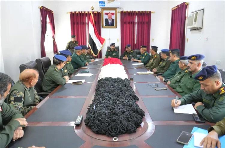 وزير الداخلية يترأس اجتماعا بديوان الوزارة بسيئون