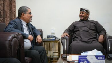 محافظ سقطرى ورئيس جامعة حضرموت يناقشان تطوير التعليم الجامعي في المحافظة 4