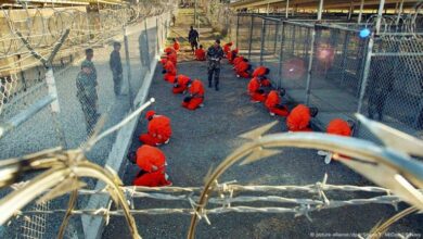 واشنطن: نقل 11 معتقلاً يمنياً من سجن غوانتانامو إلى عُمان 2