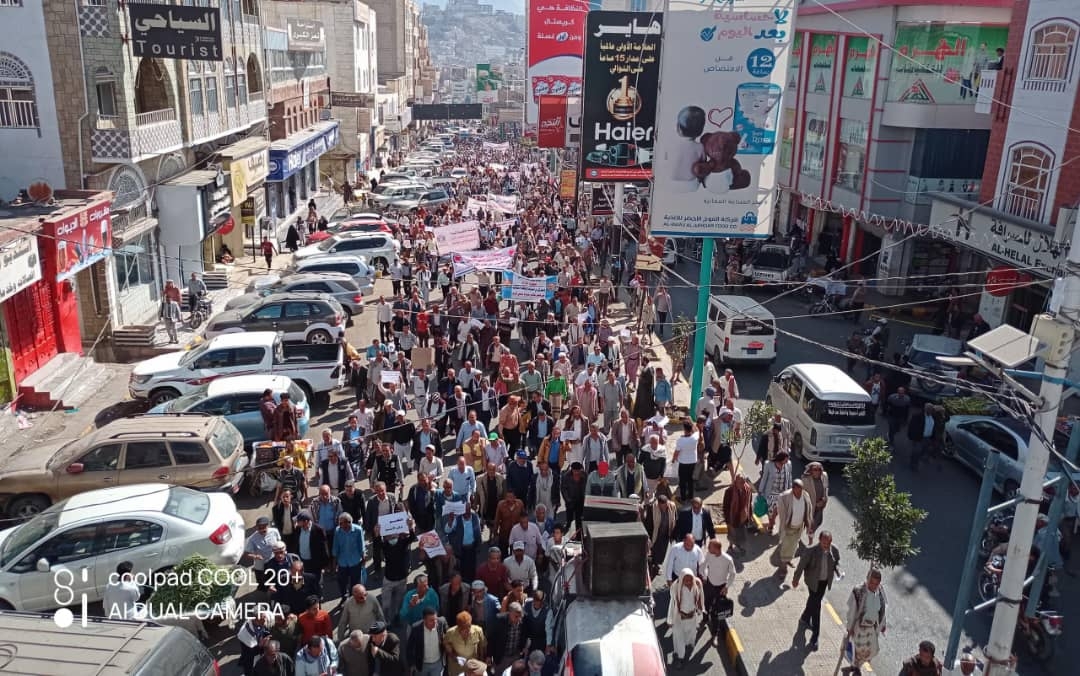 نقابة المهندسين تنضم لثورة الجياع وتطالب بوقف صرف رواتب المسؤولين بالدولار