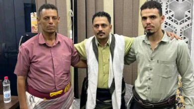 رجل الأعمال محمد باخريبه يُكرّم المعلم أفاق اللحجي براتب ستة أشهر 9