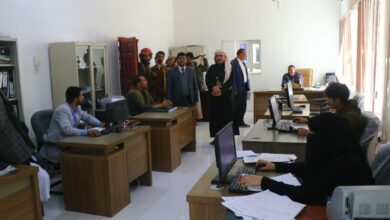 وكيل محافظة مأرب يتفقد سير العمل في فرع مصلحة الضرائب 10