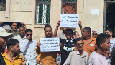 موظفي ومتعاقدين محاكم حضرموت ينضمون وقفة احتجاجية للمطالبة بحقوقهم المشروعة 5