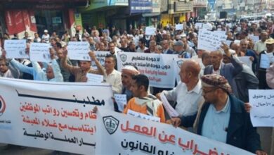 مسيرة حاشدة للمعلمين في تعز تطالب بانتظام صرف المرتبات ورفع الحد الأدنى للأجور 10