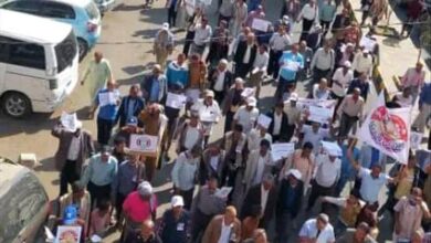 تظاهرة حاشدة لنقابات واتحادات تعز للمطالبة بهيكلة الأجور ووقف انهيار العملة 1