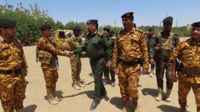 مدير عام شرطة مأرب يقوم بزيارات تفقدية عيدية ويؤكد على أهمية رفع الجاهزية الأمنية 4