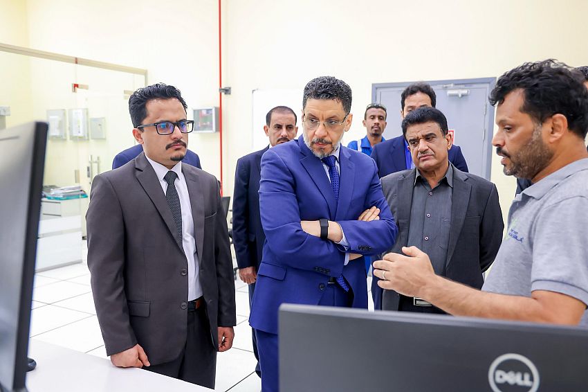 رئيس الوزراء يوجه بعدد من الحلول الاسعافية العاجلة لمعالجة انقطاعات الكهرباء في عدن