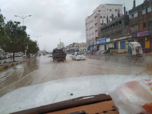 أمطار رعدية على الطريق: تحذيرات هامة للمواطنين في حضرموت وشبوة وأبين