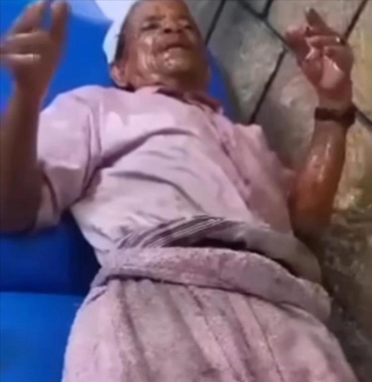 القبض على متهم بسكب زيت مغلي على مسن