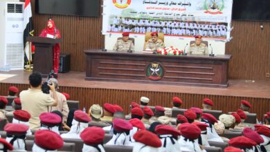وزير الدفاع يشهد حفل تخرج الدفعة الأولى أطباء جامعيين من مدرسة جندوح بعدن 10