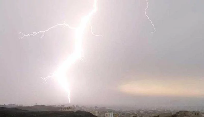 صواعق رعدية تودي بحياة 5 أشخاص في عدة محافظات يمنية