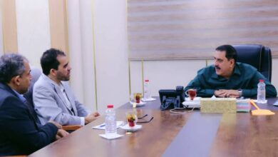 مدير أمن العاصمة عدن يبحث مع الصليب الأحمر سبل تعزيز الدعم الإنساني للسجون 2