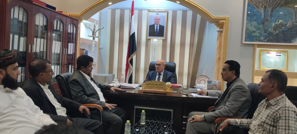 وزير الإدارة المحلية يناقش اوضاع احتياجات محافظة المهرة