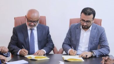 محافظ الحديدة ورئيس هيئة الأراضي يوقعان اتفاقية المخطط العام لتنظيم وتطوير الخوخة 6