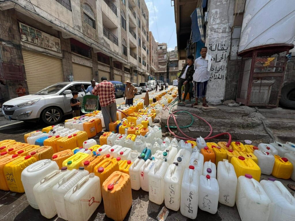 أزمة مياه خانقة في تعز.. “الوايت” بـ120 ألف والناس بلا قطرة!