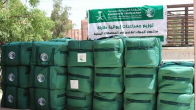 بدعم سعودي.. توزيع مساعدات إيوائية عاجلة للمتضررين من السيول في عدن 5