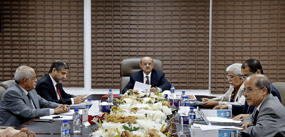 هام.. البنك المركزي اليمني يثبت سعر الريال ويشدد الرقابة على المضاربين