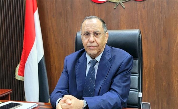 مسؤول يكشف أسباب تحسّن الريال وينبه من “فخ الصرّافين” مع قرب حدث اقتصادي في عدن