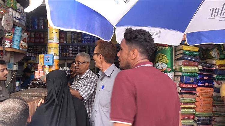 تحرك حكومي في عدن وحضرموت: تفعيل غرف عمليات لمراقبة الأسعار واستقبال شكاوى المواطنين