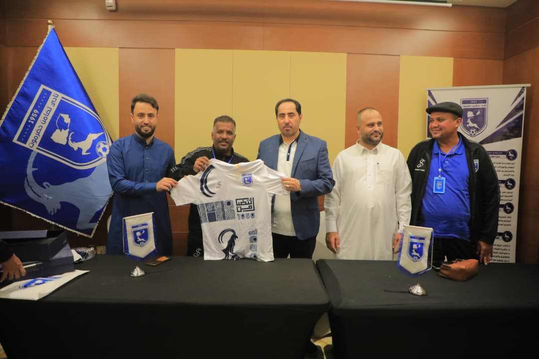 وزير الشباب والرياضة يزور فريق تضامن حضرموت ويثني على استعداداته لكأس الخليج للأندية