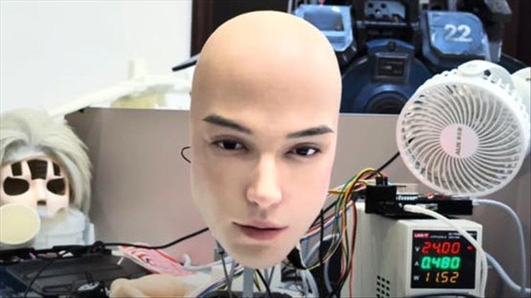 شركة صينية تبتكر رأس روبوت بملامح وجه تحاكي الإنسان بواقعية مذهلة 1