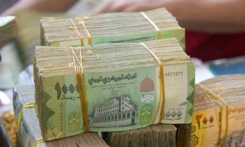 صحفي : استمرار تأخر صرف المرتبات يفاقم معاناة المواطنين
