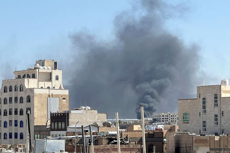 وفاة وزير في حكومة الحوثيين بعد إصابته بغارة جوية إسرائيلية على صنعاء