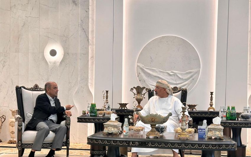 الزُبيدي يلتقي رئيس الوزراء سالم بن بريك ويؤكد توحيد الجهود الحكومية