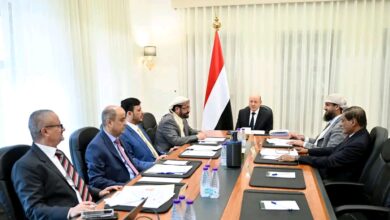 مجلس القيادة يبحث مستجدات الأوضاع الاقتصادية والأمنية ويؤكد التزامه بتنفيذ الإصلاحات الشاملة 3