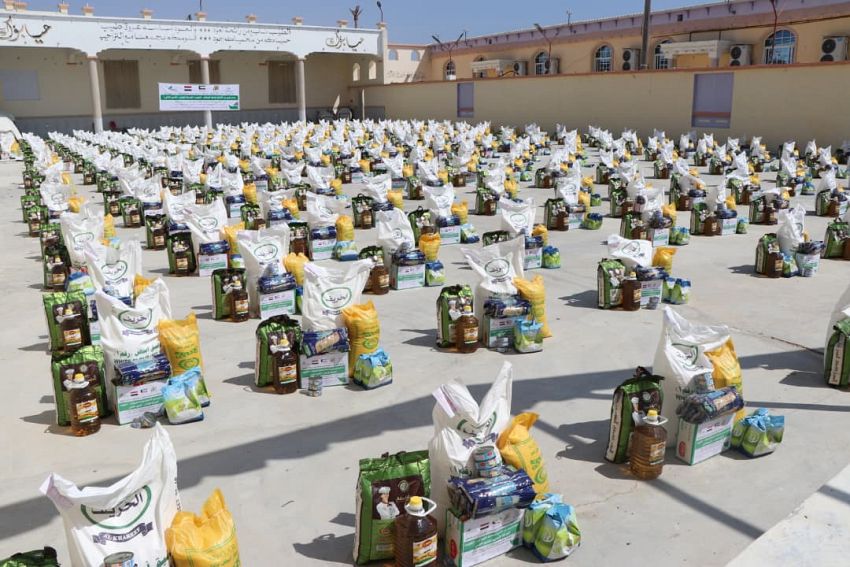 أمين محلي المهرة يطلق القافلة الغذائية بدعم كويتي للمعلمين