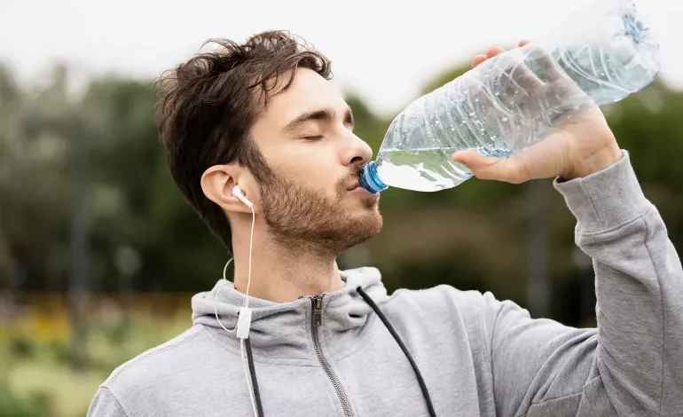 دراسة تكشف مخاطر صحية في مياه الشرب المعبأة بالبلاستيك 7