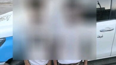 الأمن يلقي القبض على شابين بتهمة ابتزاز فتيات في البريقة 3