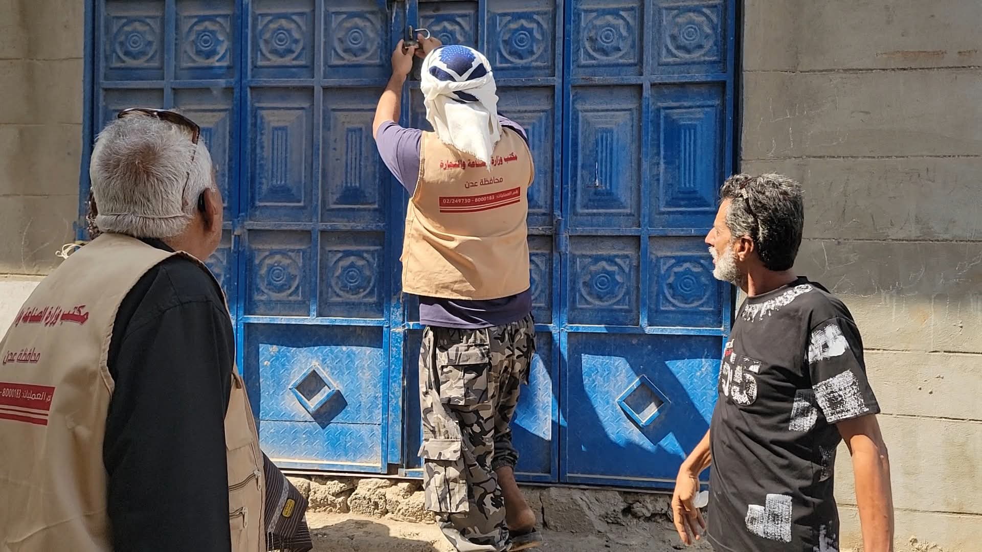 عدن | حملات رقابية لضبط أسعار المواد الغذائية في المنصورة 1