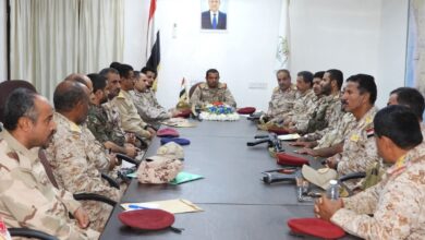 قائد المنطقة السادسة العسكرية اللواء حنتف يعقد اجتماعاً بقيادات الوحدات لمناقشة 5