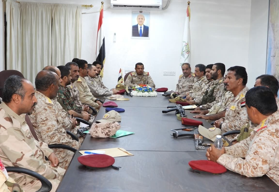 قائد المنطقة السادسة العسكرية اللواء حنتف يعقد اجتماعاً بقيادات الوحدات لمناقشة 1