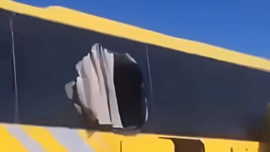 بعد شم رائحة دخان.. مغترب يمني يكسر زجاج باص وينجو بالقفز للخارج 4