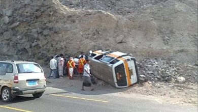 مأساة في إب: وفاة شابين وإصابة آخر بحالة حرجة إثر حادث مروري مروع 4