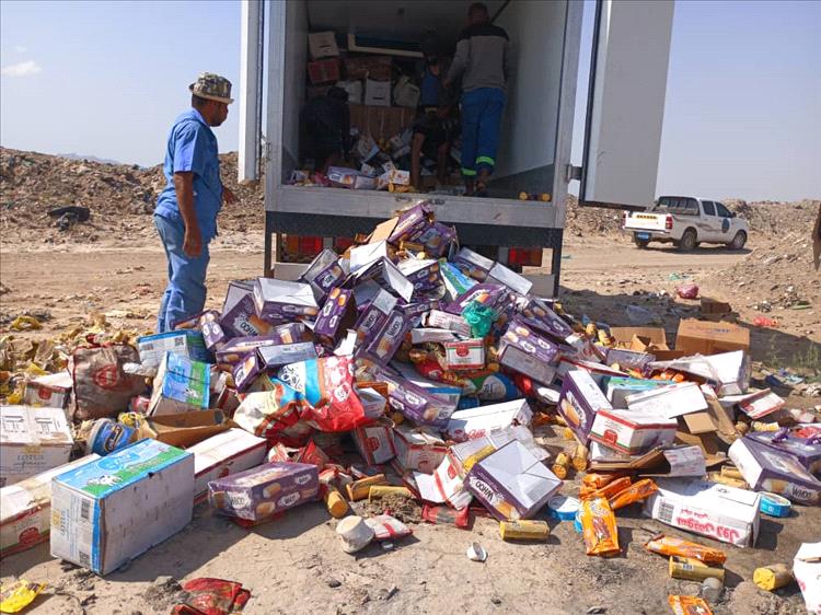 حملة إتلاف 4 أطنان من المواد الغذائية الفاسدة في المنصورة