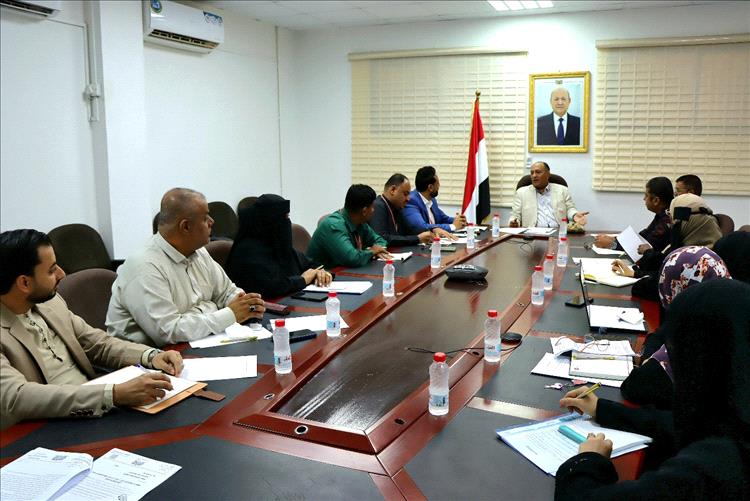 وزارة الصناعة والتجارة تناقش آليات توطين الصناعة الدوائية وتشجيع الاستثمار في قطاع الأدوية 1