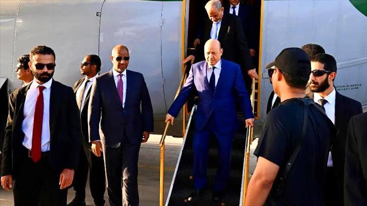 عودة العليمي إلى عدن لتعزيز الإصلاحات ومواجهة التحديات الاقتصادية