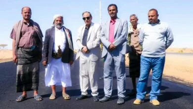 الأمين العام يدشّن أعمال الأسفلت في مشروع توسعة المدخل الغربي لمدينة عتق بتمويل 2