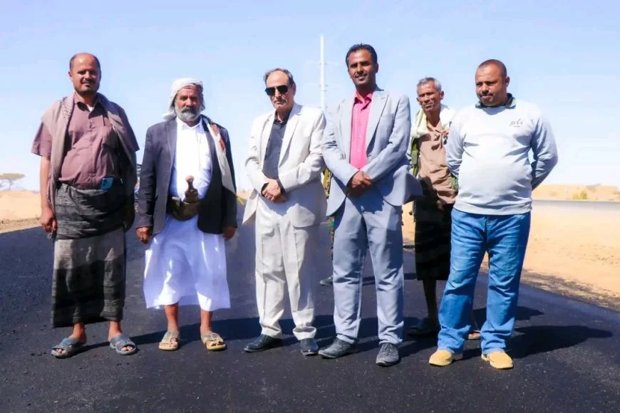 الأمين العام يدشّن أعمال الأسفلت في مشروع توسعة المدخل الغربي لمدينة عتق بتمويل