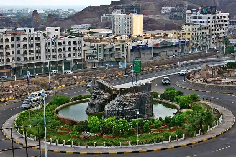 شرطة عدن تضبط متهمين بسرقة مخزن تجاري 1